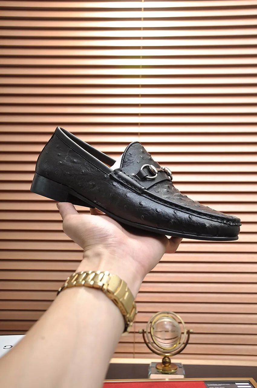 Men's shoes💰500💶Italy's top luxury men's shoe giant (GUCCI) (Gucci) (full cowhide lining) new arrival🍃Original European style🔰 Pleasant to the eye😍In order to make the shoes more durable and non-deformable🌀The production continues to follow traditional methods but there is still no lack of innovation💪Choose original sheepskin for the leather♻️ Smooth and natural And extra bright ⭐Made of imported cowhide, the first choice of rich people 38-45 (45 customized)